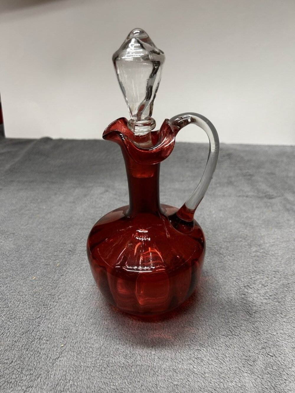 Vintage Red Glass Decanter w/ Clear Handle & Stopper – 9" Tall Vd1